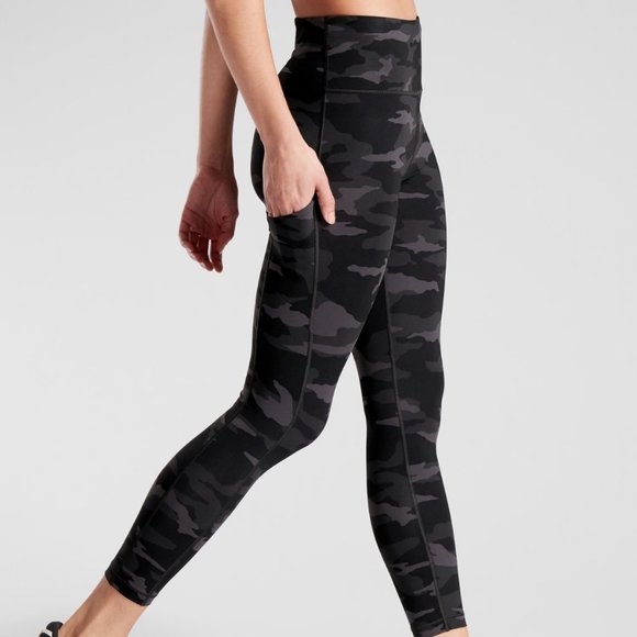 Athleta Ultimate Stash Pocket Camo 7/8 Tights XXS - Picture 3 of 3